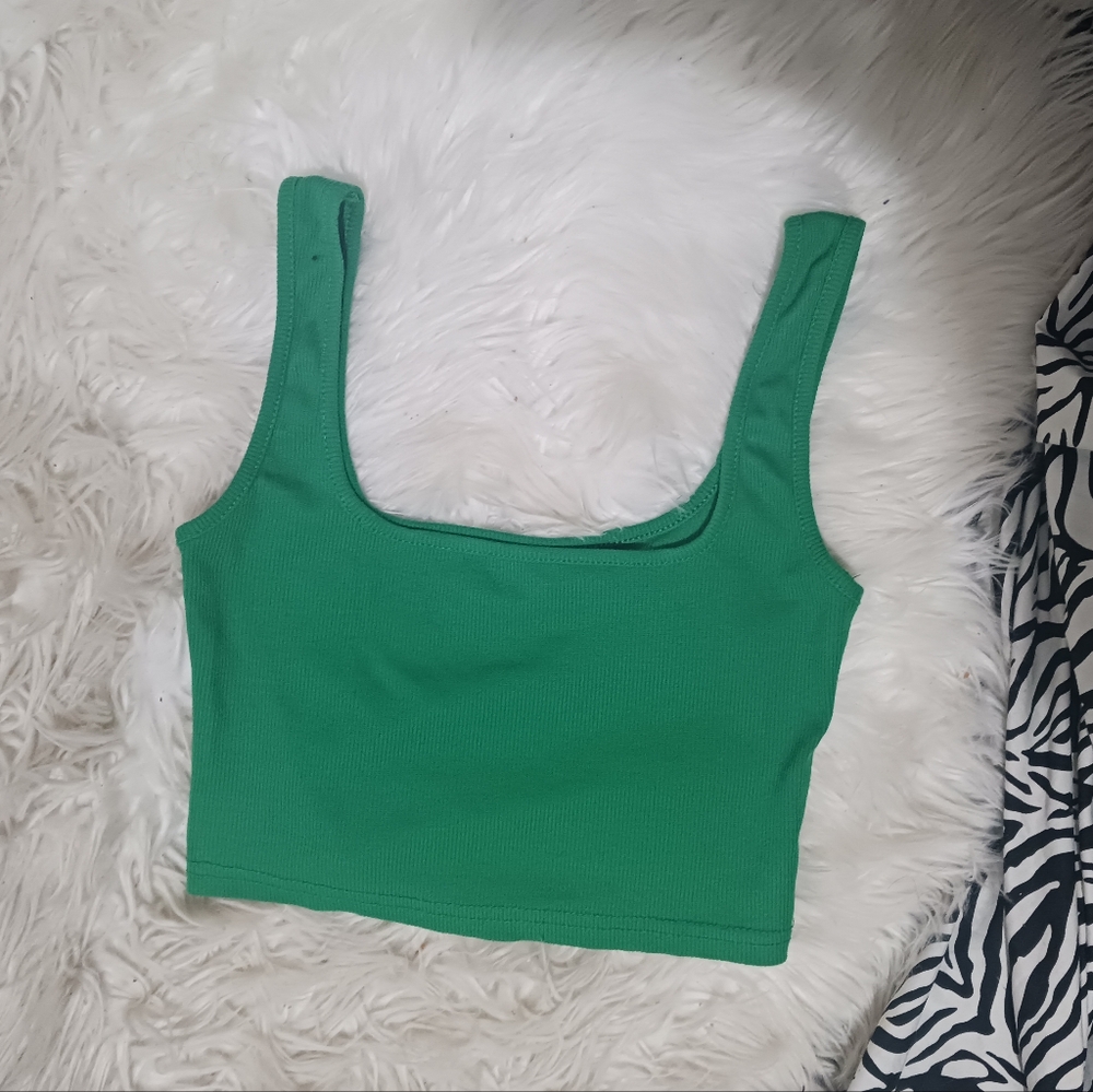 Women Green seamless tank crop top - Picture 2 of 7